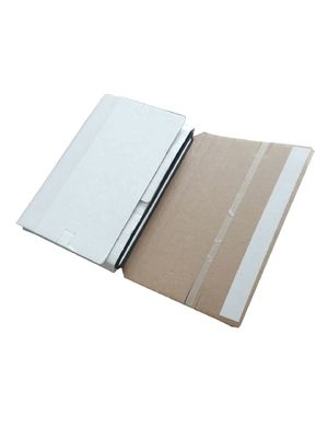 Bücher Verpackung Mailer mit E Flötenbrett Recycling Kreuz Kraft Wellkarton